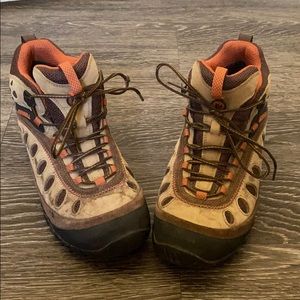 Merrill waterproof hiking boots size 8.5